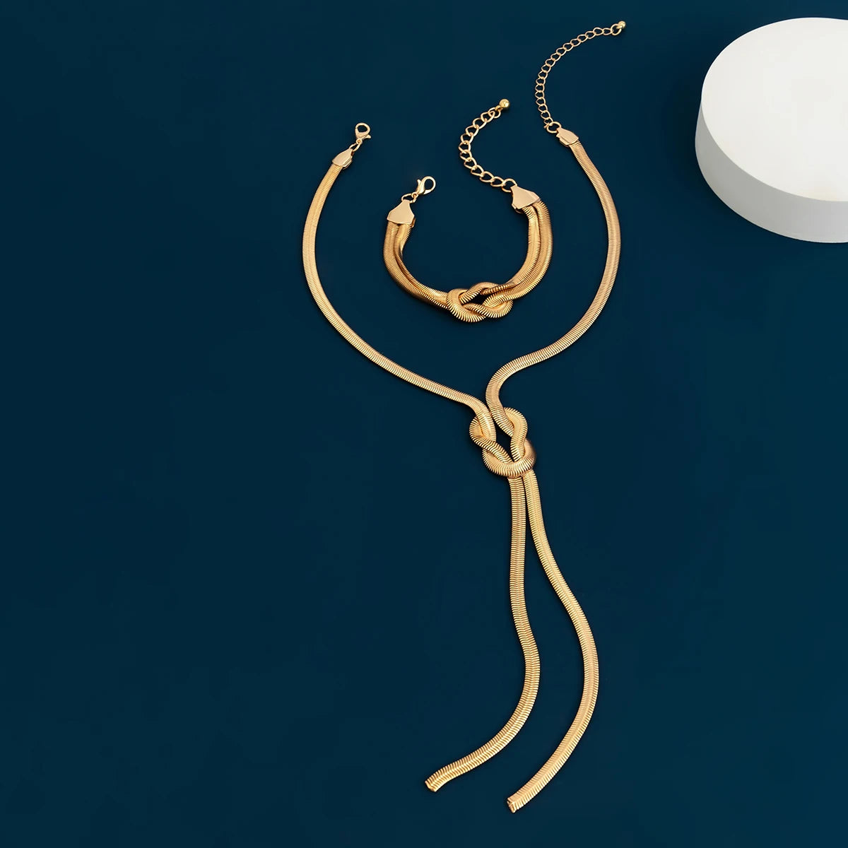 Sleek Snake Chain Jewelry Set – Vintage-Inspired Necklace