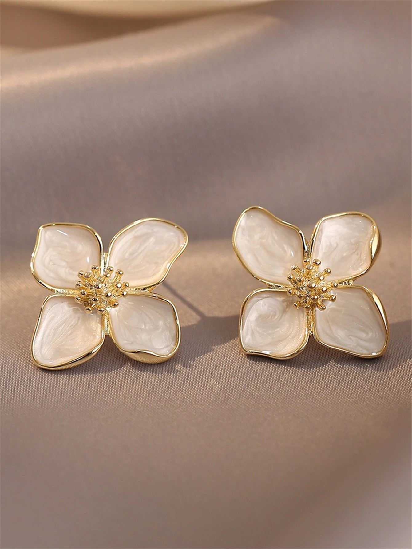 Hibiscus Flower Stud Earrings – Vintage French Style